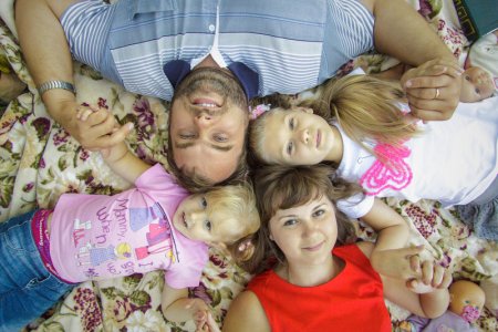 Семейная фотография: Дима, Олеся, Настя и Вика